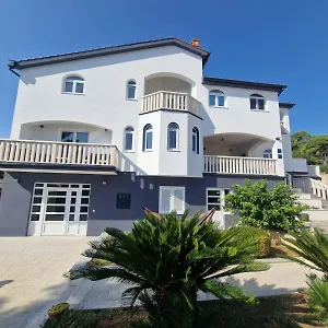 Lora Apartment